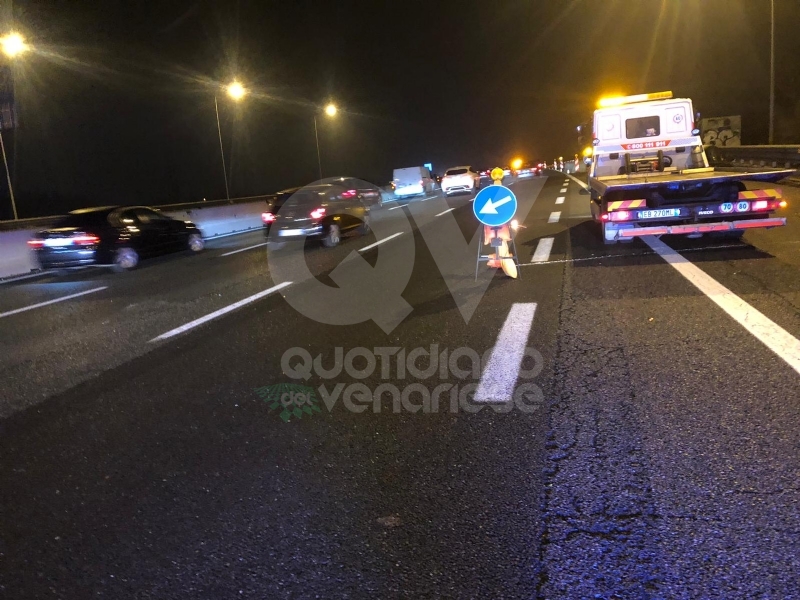RIVOLI - Scontro in tangenziale: tre auto coinvolte e tre feriti