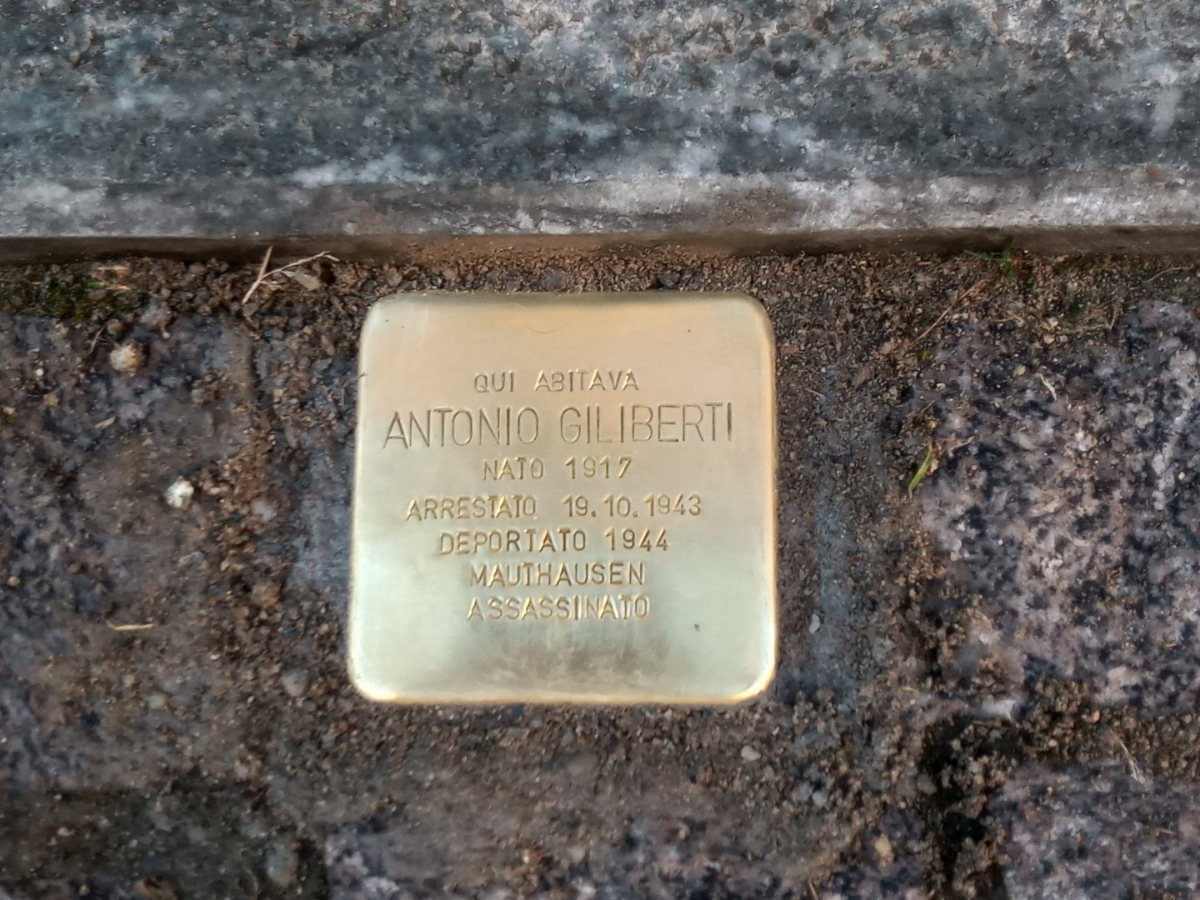 VENARIA - Giorno della Memoria: pietre di inciampo e una stele a ricordo di quel drammatico periodo - FOTO