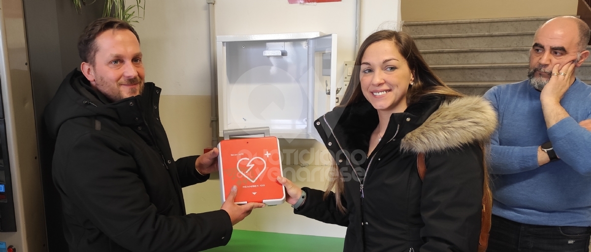 VENARIA - Un nuovo defibrillatore al liceo Juvarra in ricordo di Maria Arabia - FOTO