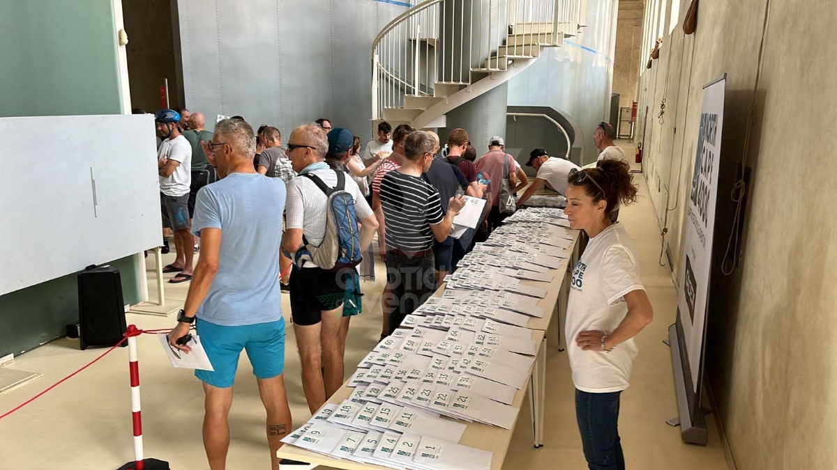 VENARIA - In 250 alla partenza in Reggia della «North Cape 4000» di cicloturismo - FOTO E VIDEO