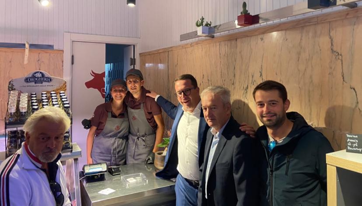 VARISELLA - Grande festa per la riapertura della macelleria - FOTO