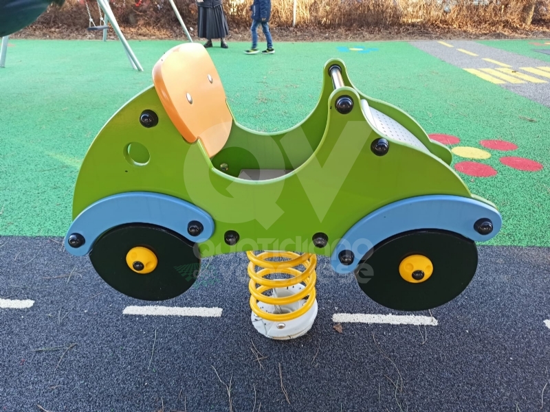 COLLEGNO - Babbo Natale arriva in anticipo: nuovi giochi nel giardino «Antonino Monaco»