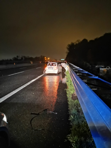 RIVOLI - Si schianta con l'auto in tangenziale: a 21 anni era completamente ubriaco