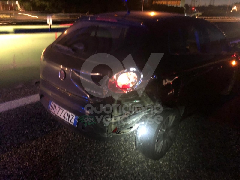 VENARIA - Auto provoca doppio tamponamento e fugge via: 4 persone ferite, tra cui un bimbo di 3 mesi