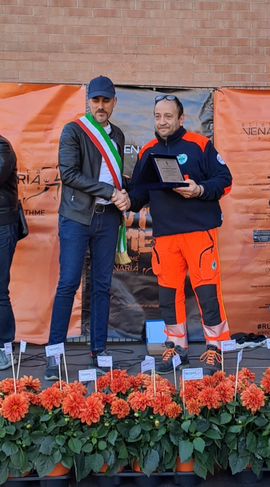 VENARIA - Una marea di gente per la «StraVenaria» e la «21 Reale» - FOTO E VIDEO