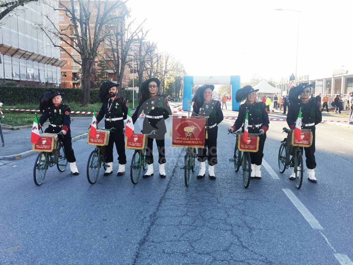 VENARIA - Una marea di gente per la «StraVenaria» e la «21 Reale» - FOTO E VIDEO