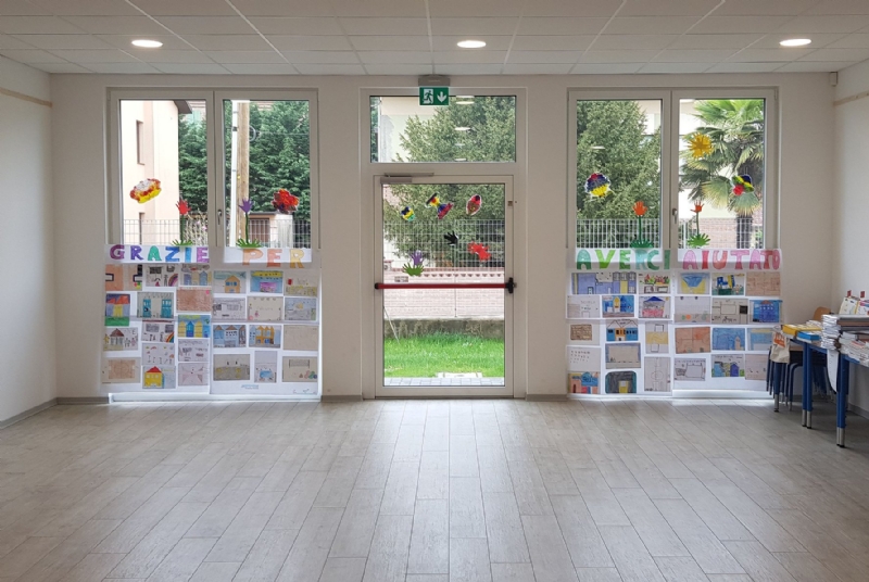 SOLIDARIETA' - Una targa per ringraziare i Comuni della Zona Ovest dopo la ricostruzione della scuola