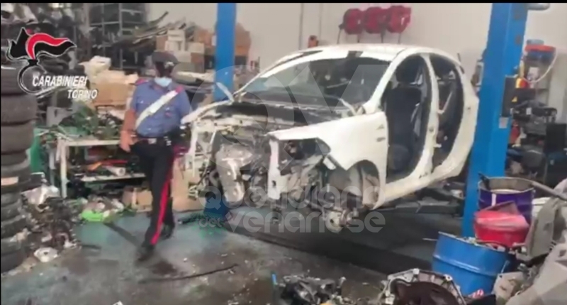 VENARIA-LEINI - Smontavano le auto per poi rivendere le parti: tre denunciati - FOTO