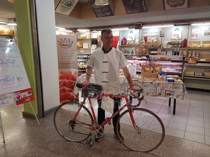 VENARIA REALE SI COLORA DI ROSA - E' IL GRANDE GIORNO DEL GIRO D'ITALIA - FOTO