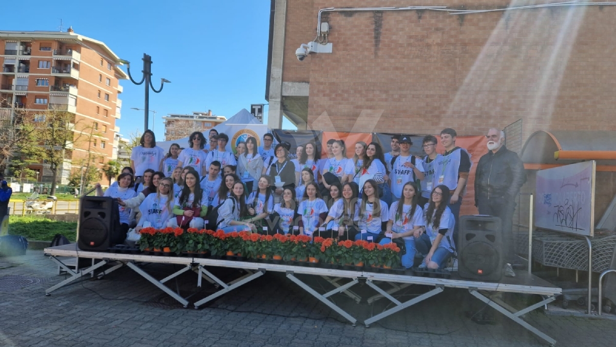 VENARIA - Una marea di gente per la «StraVenaria» e la «21 Reale» - FOTO E VIDEO