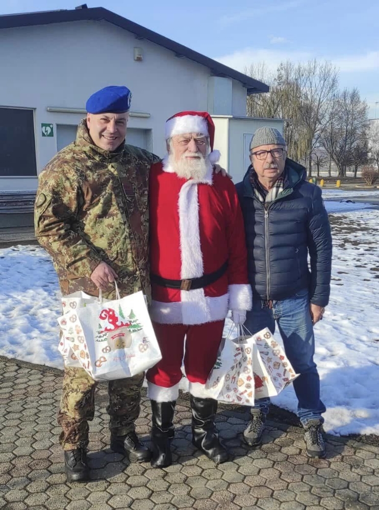 VENARIA - Il «grazie» di Babbo Natale e della Pro Loco a chi ha fatto tanto per la Città - FOTO