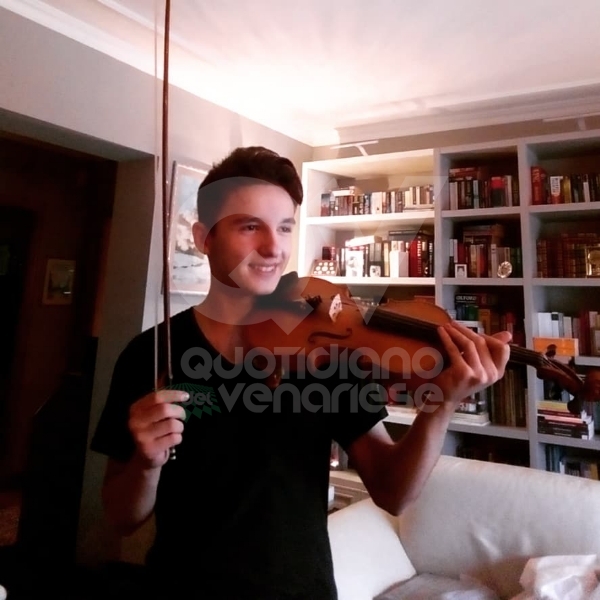VENARIA - I neo diplomati delle sezioni A e B del liceo Juvarra - FOTO