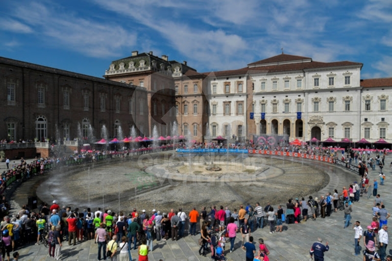 IL GIRO D'ITALIA A VENARIA - La partenza della tappa decisiva - FOTO e VIDEO