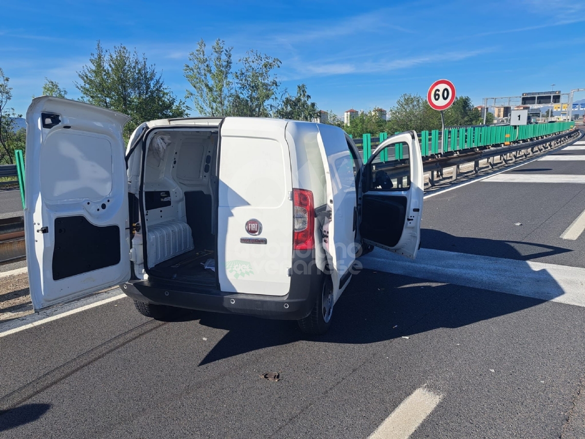 TORINO-COLLEGNO - Triplo incidente in tangenziale: 6 mezzi coinvolti, un ferito - FOTO