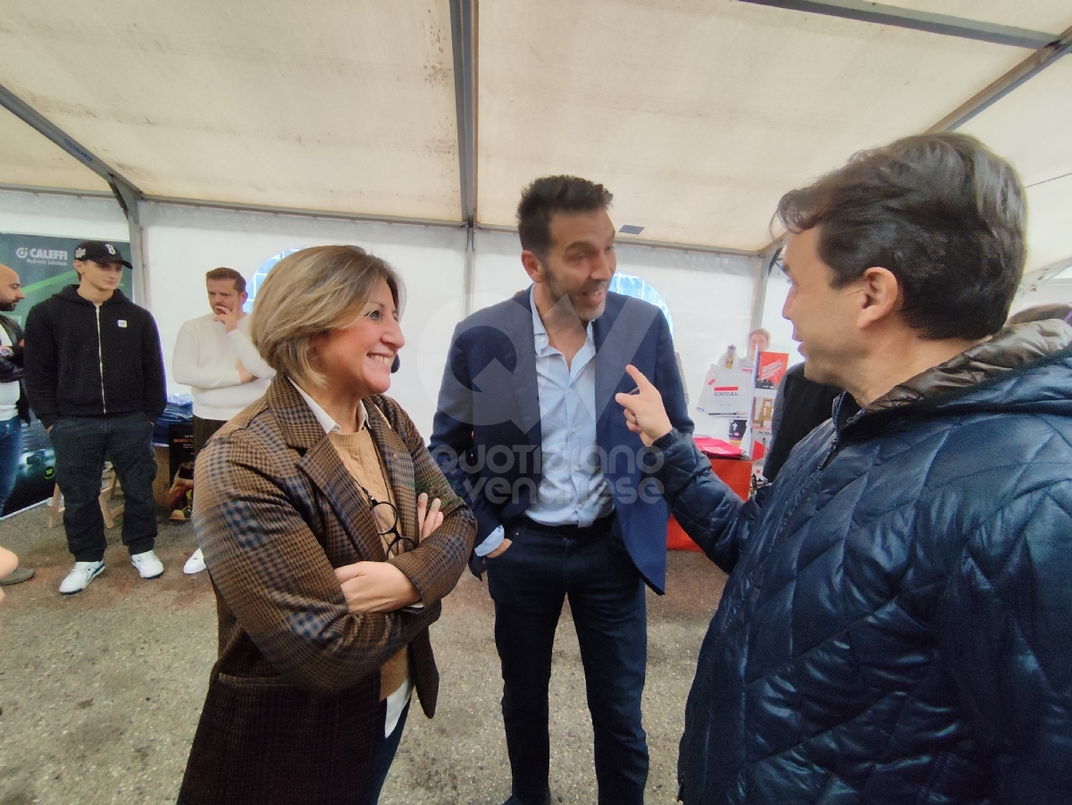 VENARIA - Il campione della Juventus e della Nazionale Gigi Buffon in cittá per l'inaugurazione di una azienda - FOTO
