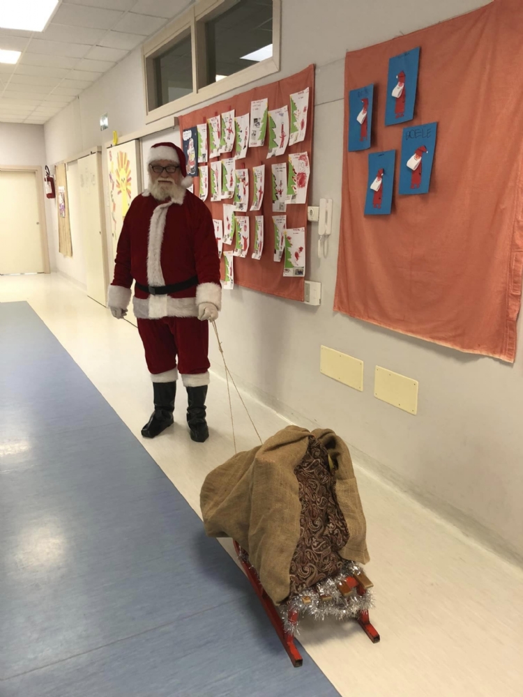 VENARIA - Il «grazie» di Babbo Natale e della Pro Loco a chi ha fatto tanto per la Città - FOTO