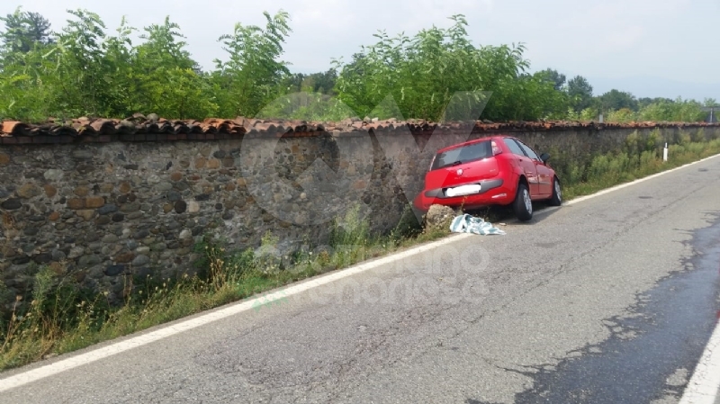 VENARIA INCIDENTE MORTALE - Perde il controllo dell'auto e si schianta contro il muro della Mandria - FOTO