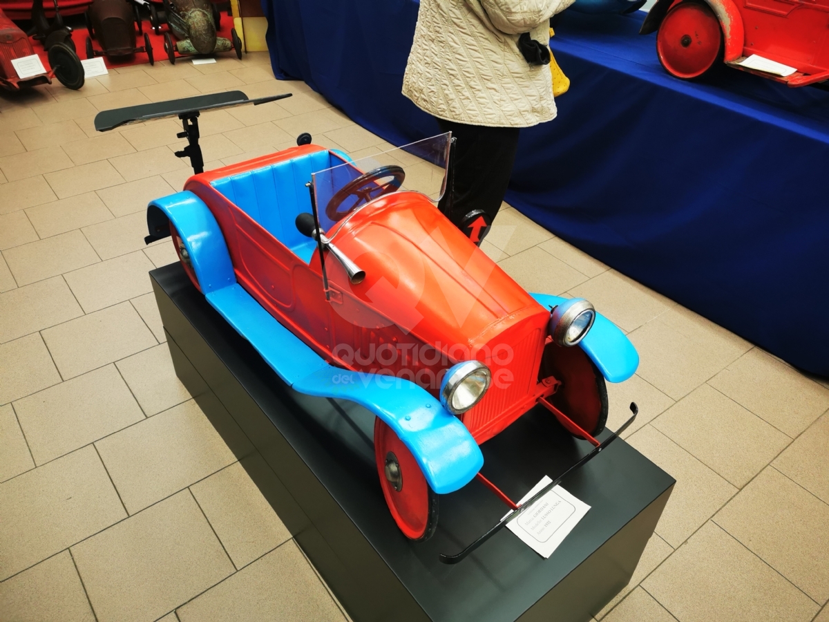VENARIA - La mostra «Auto a pedali» di Antonio Iorio: un bellissimo tuffo nel passato - FOTO
