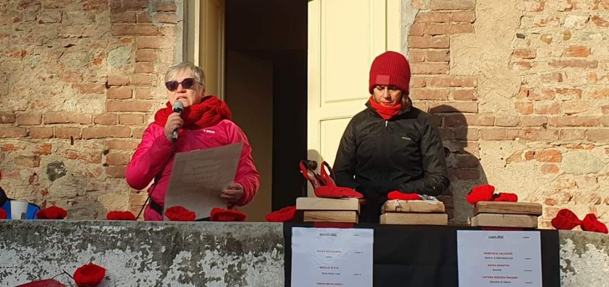 VENARIA - In tantissime alla Mandria per l'iniziativa «Diciamo No alla violenza sulle donne» - FOTO