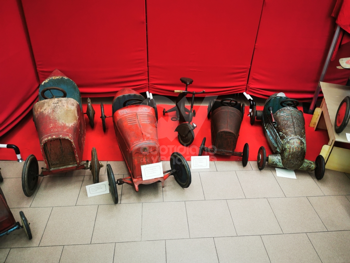 VENARIA - La mostra «Auto a pedali» di Antonio Iorio: un bellissimo tuffo nel passato - FOTO