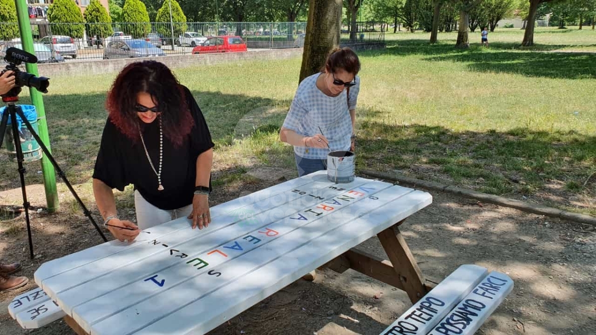 VENARIA - Panchine rimesse a nuovo al parco Magellano di Altessano grazie al Gruppo Scout Venaria Reale 1 - FOTO