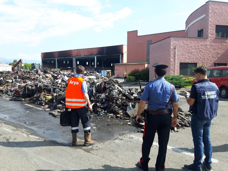 DRUENTO - Incendio al Cidiu: i carabinieri sequestrano trecento metri cubi di rifiuti - VIDEO