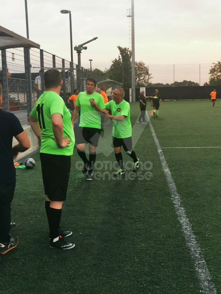 VENARIA - Memorial Pavanello, 4-4 fra Vecchie Glorie e Amministratori: ma vince la solidarietà - FOTO
