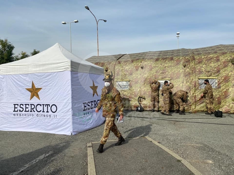 RIVOLI - Coronavirus, l'Esercito ha montato due nuovi tendoni all'ospedale cittadino - FOTO
