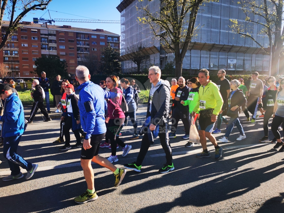 VENARIA - Una marea di gente per la «StraVenaria» e la «21 Reale» - FOTO E VIDEO
