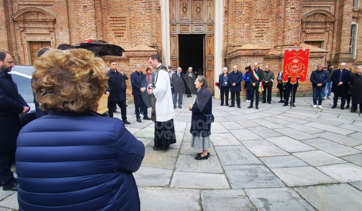 VENARIA - In tanti a Sant'Uberto per l'ultimo saluto a Gianfranco Falzoni - FOTO