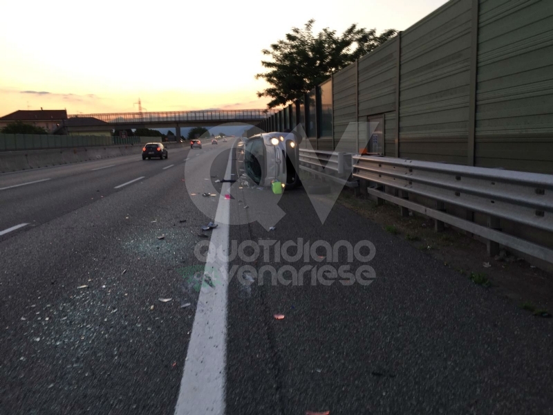 COLLEGNO-PIANEZZA - Incidente in tangenziale: donna ferita dopo lo scontro fra due auto