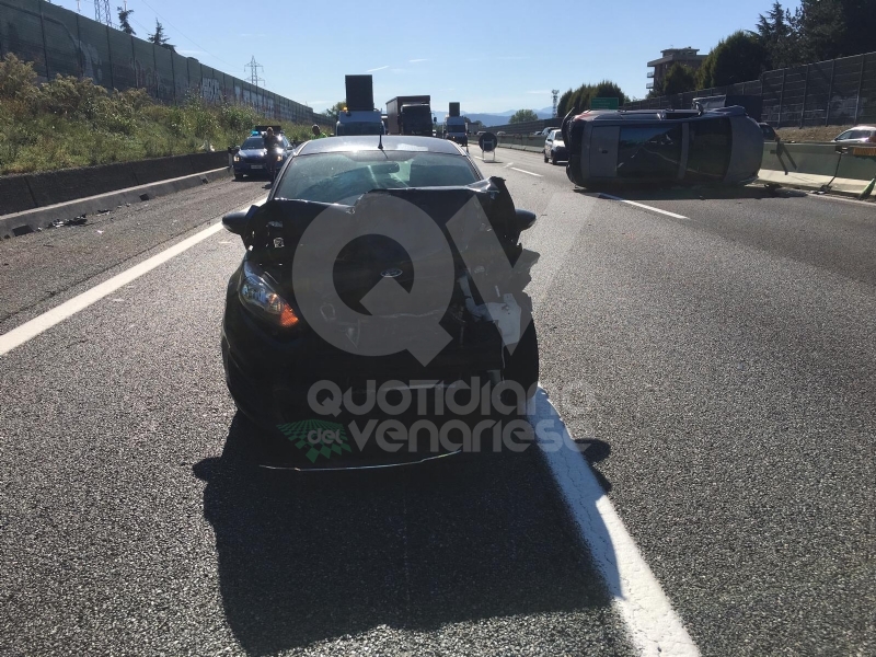 COLLEGNO - Incidente in tangenziale: tre auto coinvolte, una ribaltata e tre feriti