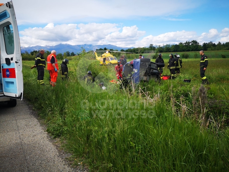 ROBASSOMERO-DRUENTO - Auto si ribalta lungo la Direttissima: due persone ferite - FOTO