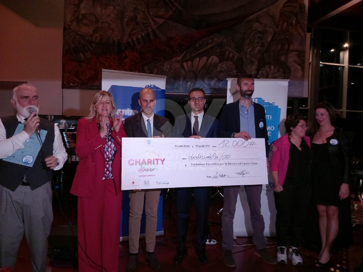 VENARIA - «Venaria Reale Charity Dinner»: 12mila euro alla Fondazione piemontese per la ricerca sul cancro - FOTO