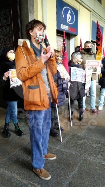 VENARIA - Anche gli studenti dello Juvarra dicono «no» alle «classi pollaio» - FOTO
