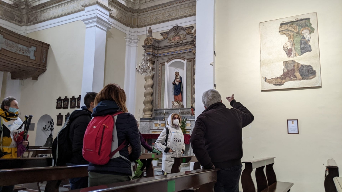 VARISELLA - «Montagna per tutti»: una giornata in mezzo ai ruderi del Castello di Baratonia - FOTO
