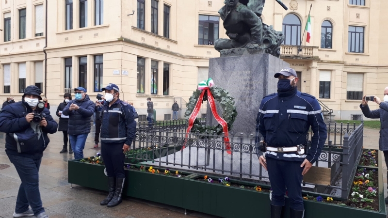 VENARIA - Celebrato il 4 Novembre, tra ricordo e un plauso a medici, infermieri e volontari FOTO