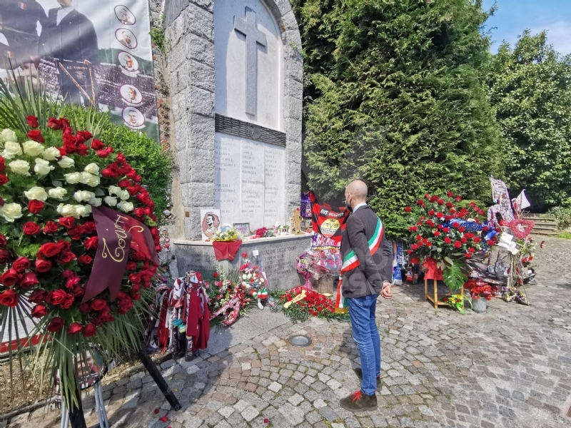 VENARIA - La città omaggia il Grande Torino. Giulivi: «Presto un luogo che celebri questa tragedia»