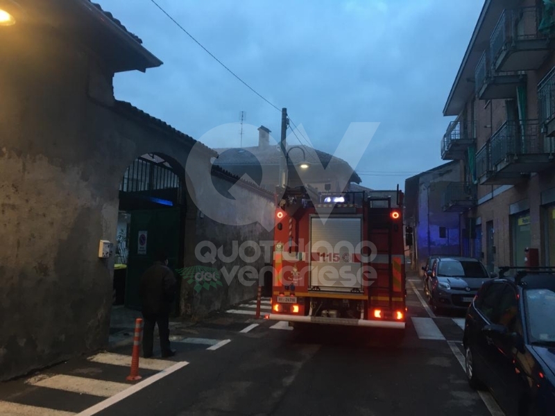 CASELLE - La lavatrice va in corto: alloggio distrutto dalle fiamme in via Gibellini - FOTO
