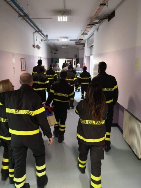 RIVOLI - I vigili del fuoco di Grugliasco, Rivoli e Rivalta in visita ai bambini ricoverati in ospedale