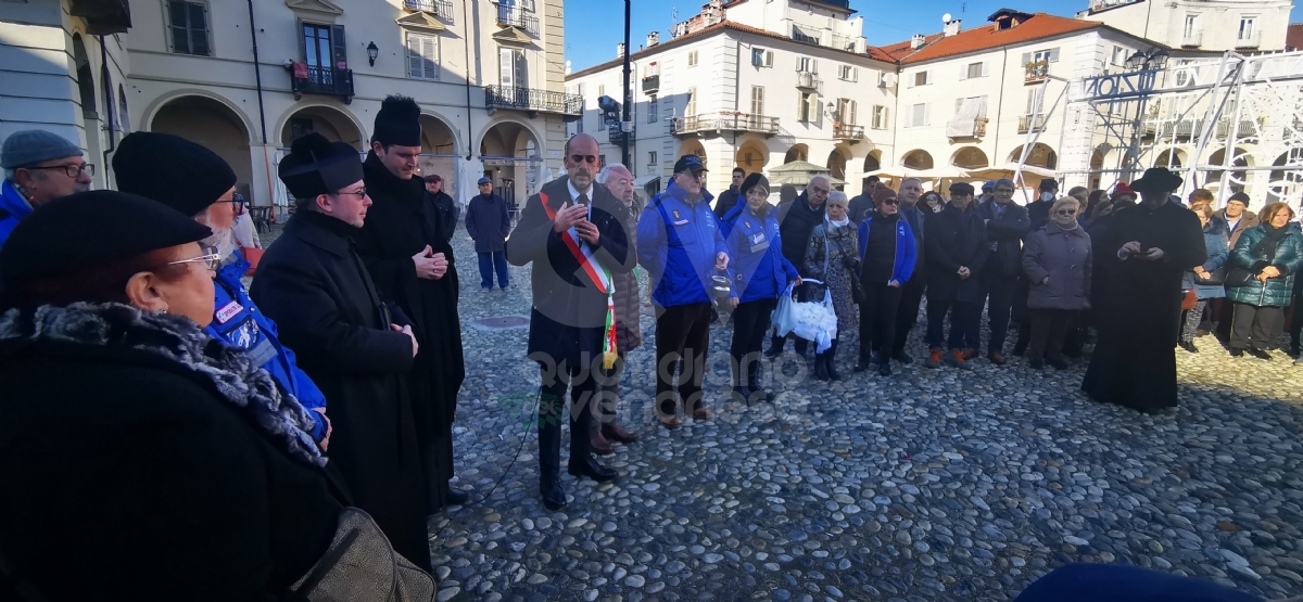 VENARIA - I Vigili del Fuoco omaggiano l'Immacolata in piazza Annunziata - FOTO