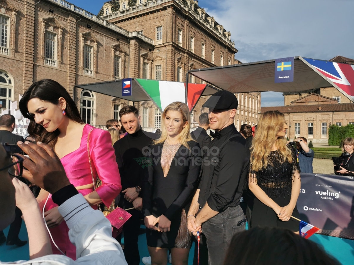 VENARIA - Eurovision, grande festa in città per il «Turquoise Carpet»: la passerella dei cantanti in gara - FOTO
