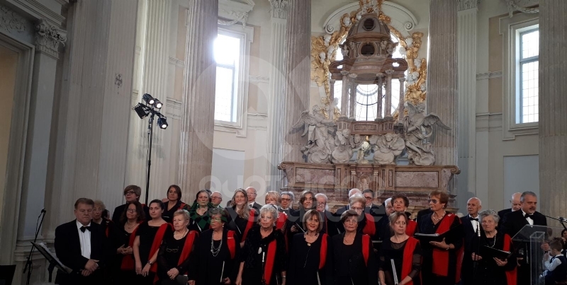 VENARIA - L'arcivescovo Nosiglia in visita a Sant'Uberto: protagoniste le scuole della città - FOTO