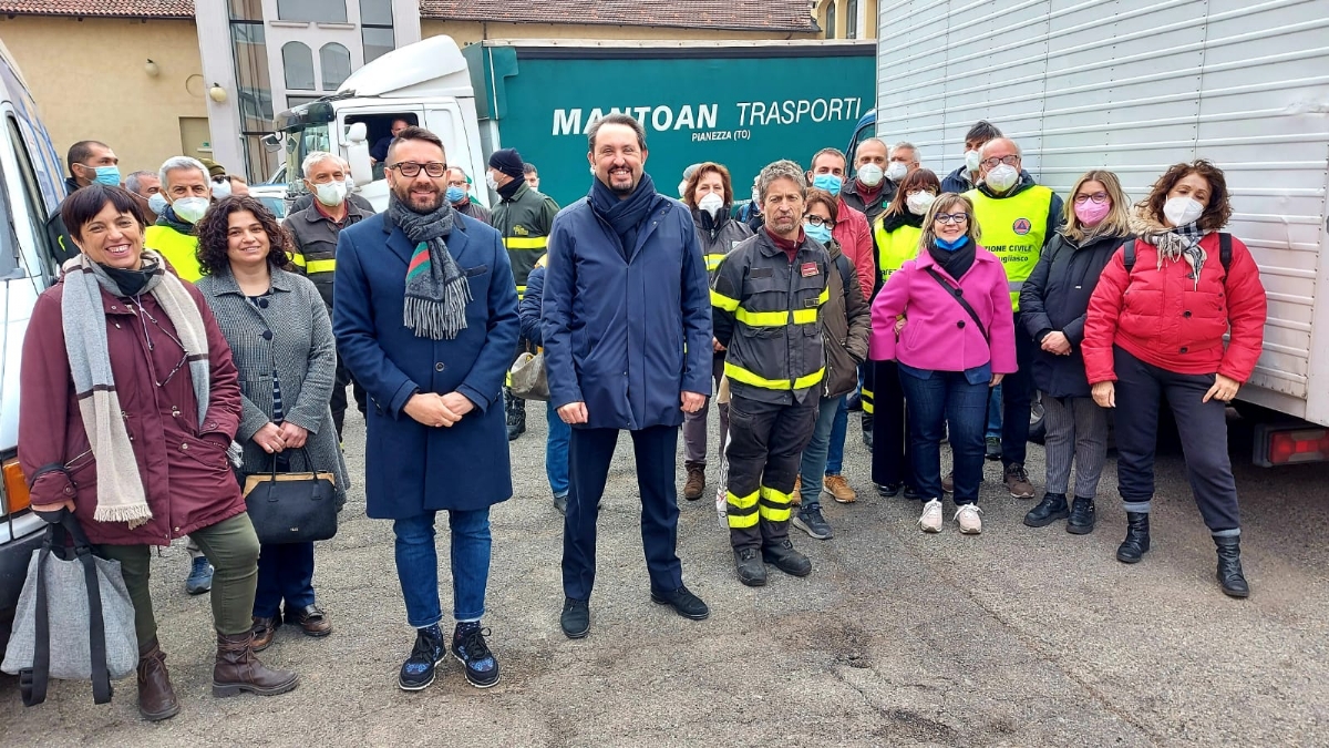 GRUGLIASCO - Partiti i furgoni dei Vigili del fuoco pieni di aiuti per la popolazione ucraina - FOTO