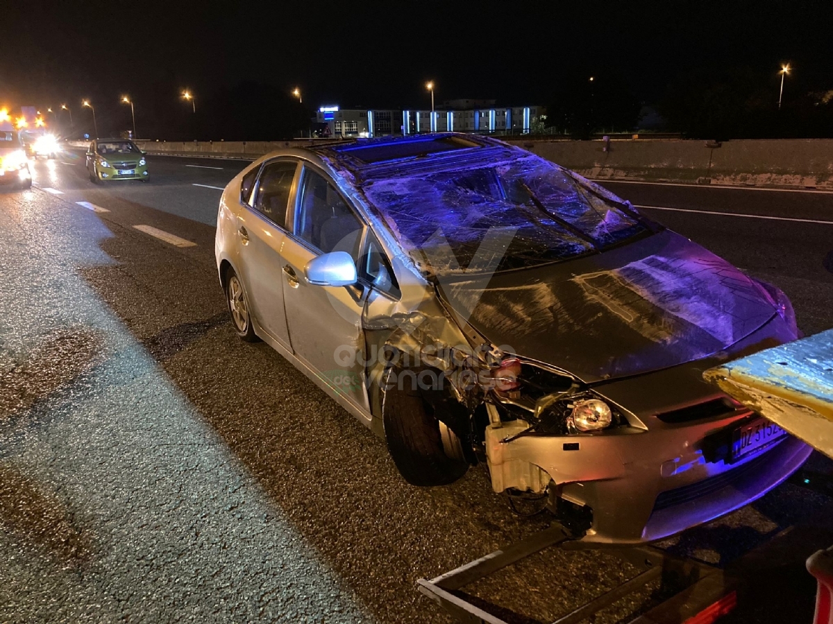 INCIDENTE IN TANGENZIALE - Tamponamento fra due auto: una si ribalta. Due feriti lievi - FOTO
