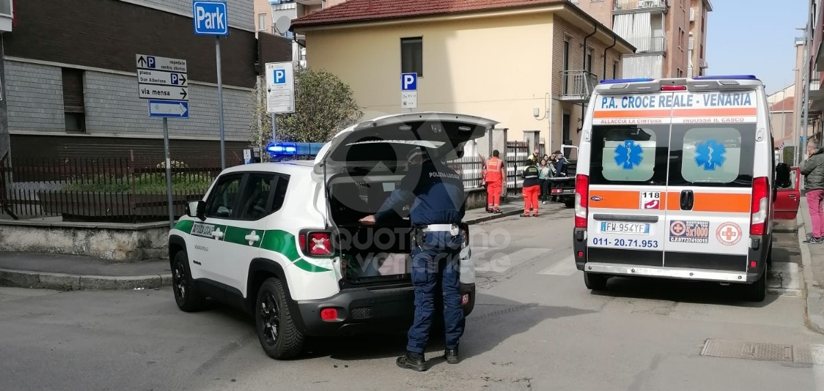INCIDENTE A VENARIA - Scontro fra due auto tra via Zanellato e corso Matteotti - FOTO