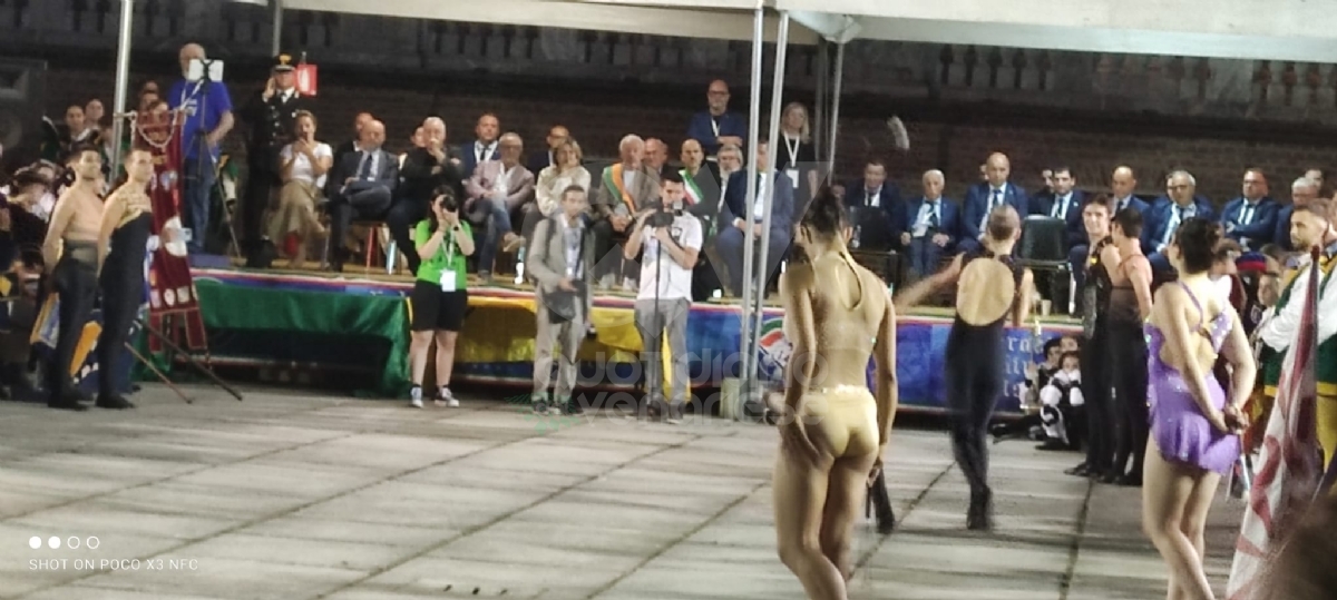 VENARIA - In centro la grande sfilata per i «Giochi Giovanili della Bandiera» - FOTO