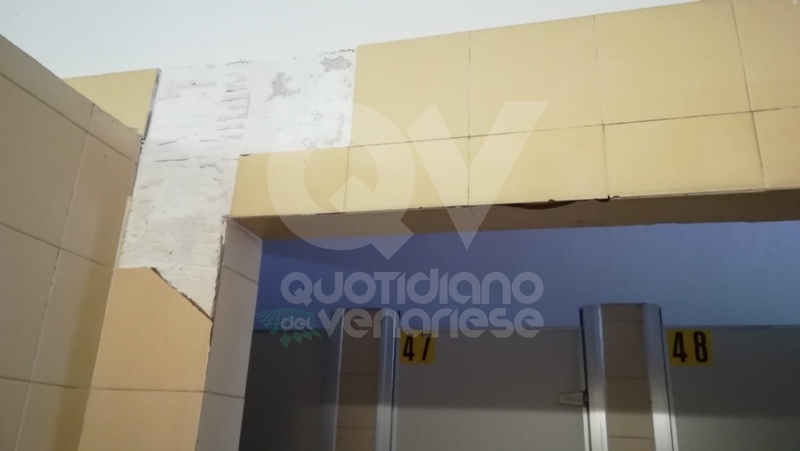 CASELLE - I sindacati: «Il distaccamento dei pompieri aeroportuali insicuro e poco salubre» FOTO