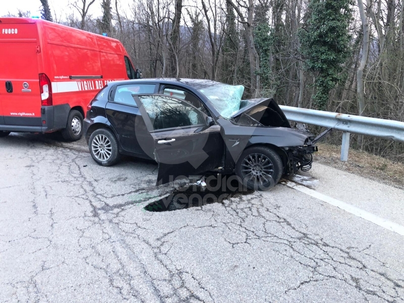 TRAGEDIA A CAFASSE - Scontro fra tre auto, una finisce nella scarpata: morta donna di 60 anni