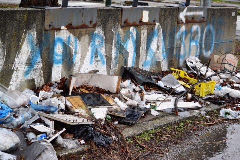 GRUGLIASCO - Grazie alle telecamere scovati 32 «furbetti dei rifiuti» - FOTO